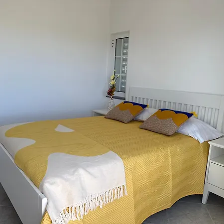 Solar Dos Lirios Holiday home